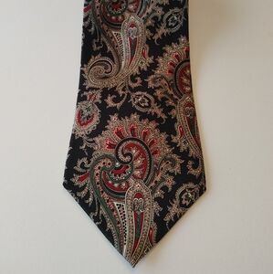 Paisley Silk Tie by Windsor 60"x4"w